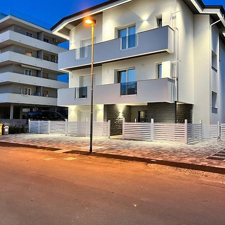 Villa Borghesi Suites Fronte Mare リミニ エクステリア 写真