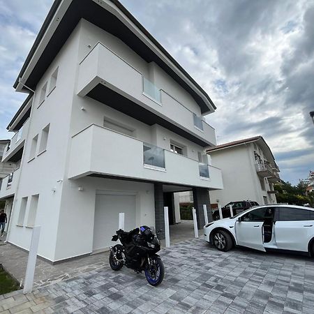 Villa Borghesi Suites Fronte Mare リミニ エクステリア 写真