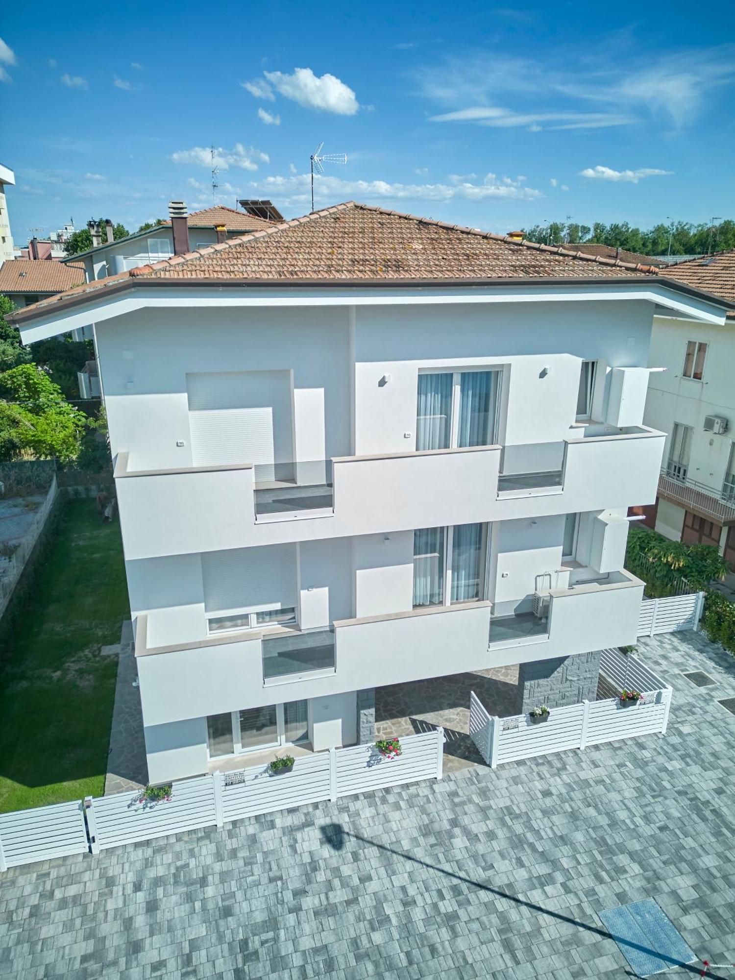 Villa Borghesi Suites Fronte Mare リミニ エクステリア 写真