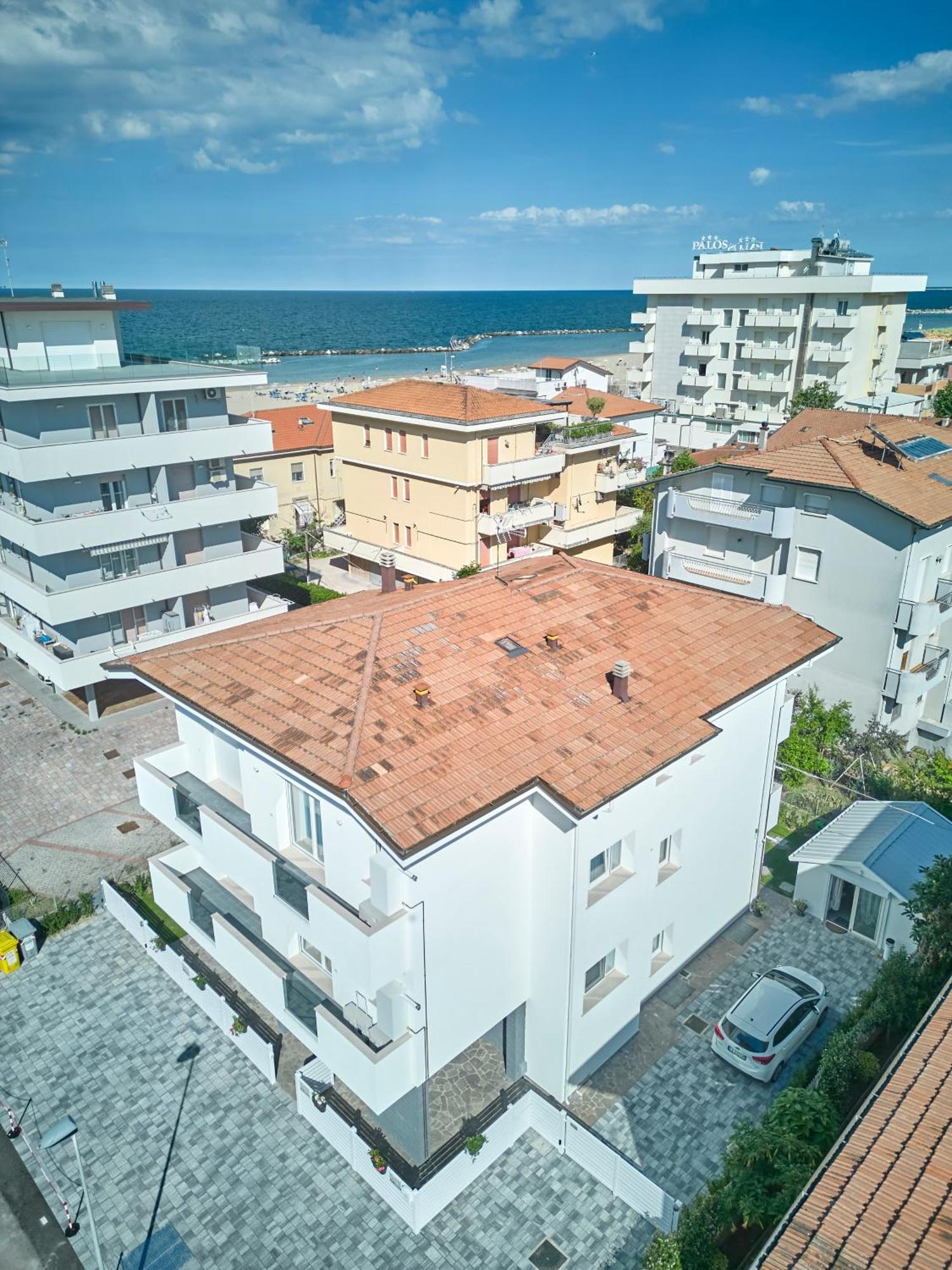 Villa Borghesi Suites Fronte Mare リミニ エクステリア 写真