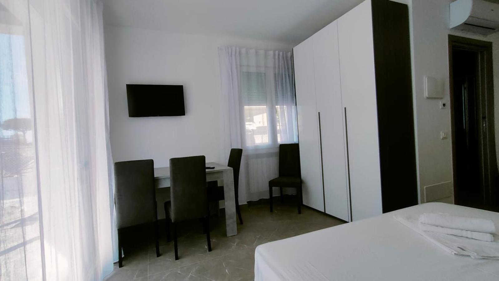 Villa Borghesi Suites Fronte Mare リミニ エクステリア 写真